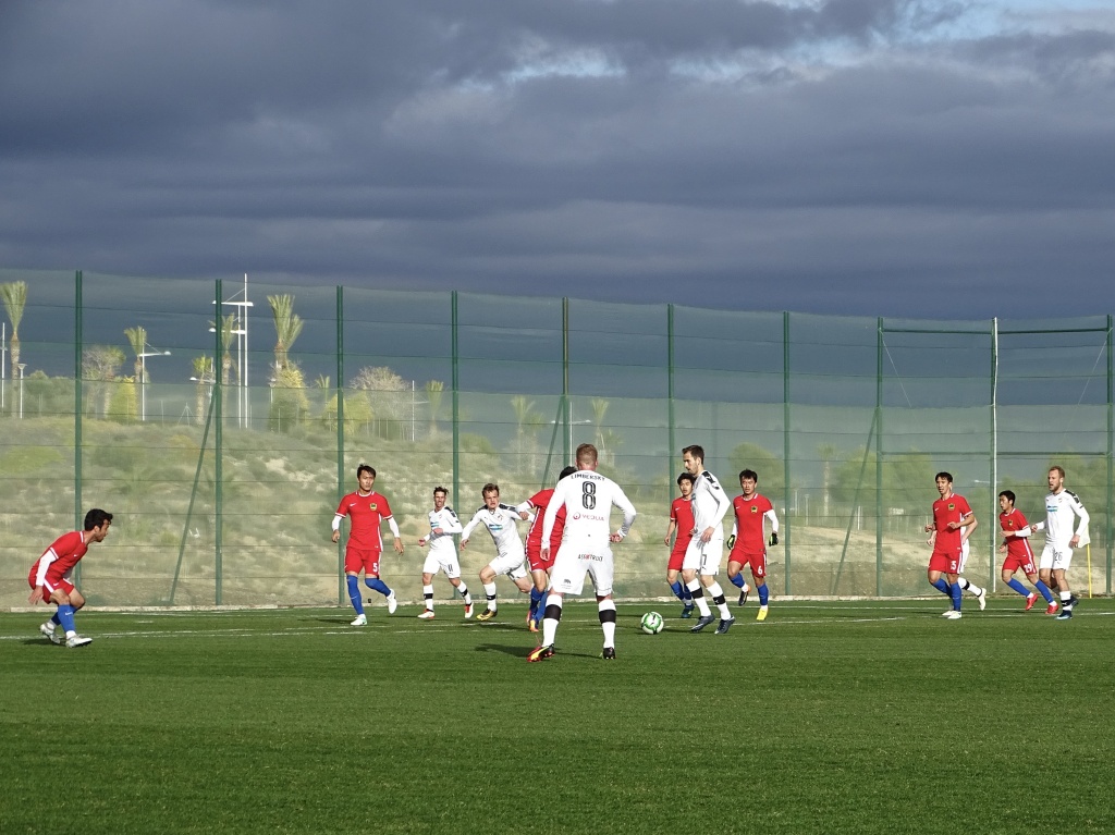  沃尔夫斯堡中场核心远射建功，打破场上僵局